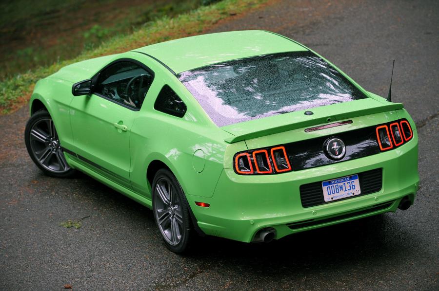  Ford Mustang V6 2012 года  (фото 40 из 133)